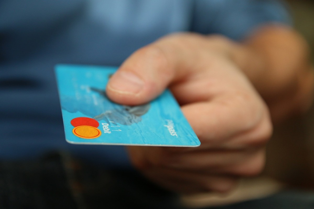 Reclamación de un contrato de tarjeta de crédito por intereses usurarios. ¿Cómo proceder?