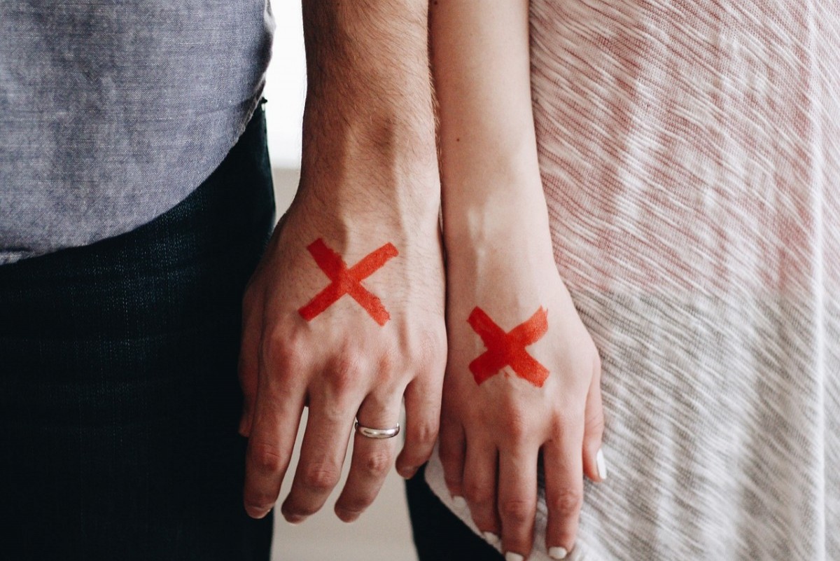 ¿Qué tratamiento jurídico (en caso de divorcio de los padres) tienen los gastos de los hijos al comienzo del curso escolar?