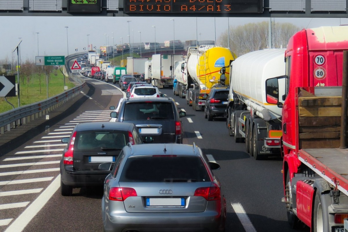 ¿A QUIEN DEBO RECLAMAR EN UN ACCIDENTE EN CADENA?